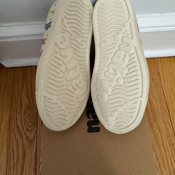 NWT native shoes - Picture 3 of 4